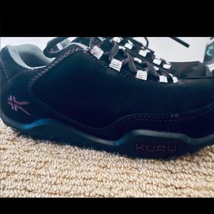 Kuru shoes (size 8)
